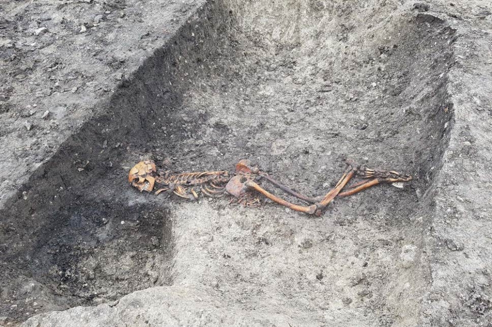 İngiltərədə 2500 il bundan əvvələ aid insan skeleti tapıldı
