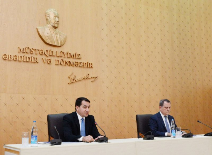 Ceyhun Bayramov kollektivə təqdim olundu - FOTO