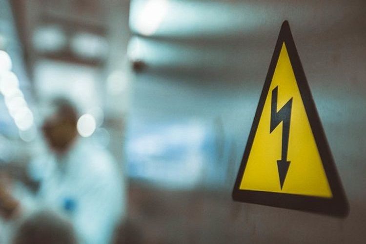 Şabran sakinini elektrik cərəyanı vuraraq öldürdü