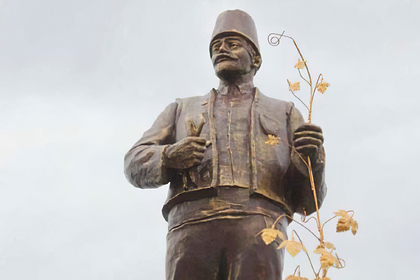 Ukraynada Lenin bolqara “çevrildi”