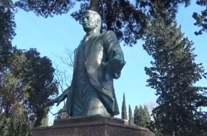 Qəmbər Hüseynlinin məzarının köçürülməsi ilə bağlı məsələyə aydınlıq gətirilib                 