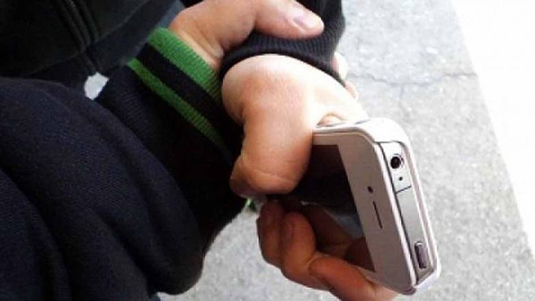 Bakıda qadını bıçaqla yaralayıb, telefonunu aldılar