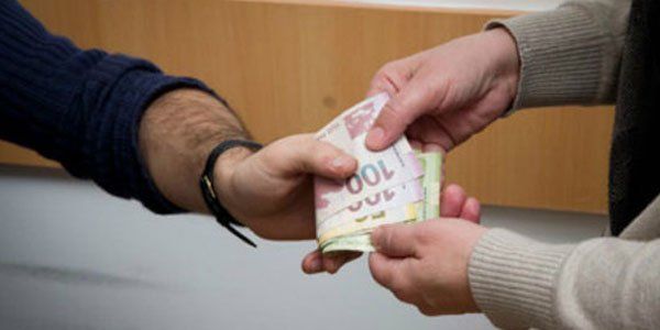 İcra nümayəndəsi və bələdiyyə sədrinin müavini rüşvət alarkən YAXALANDILAR