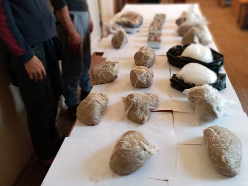 Azərbaycana 25 kiloqrama yaxın narkotik vasitə keçirən zaman SAXLANILDILAR