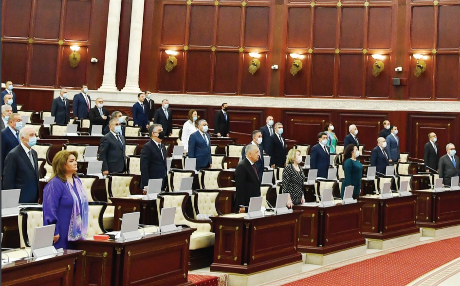 Deputatlara bayrampulu VERİLİB