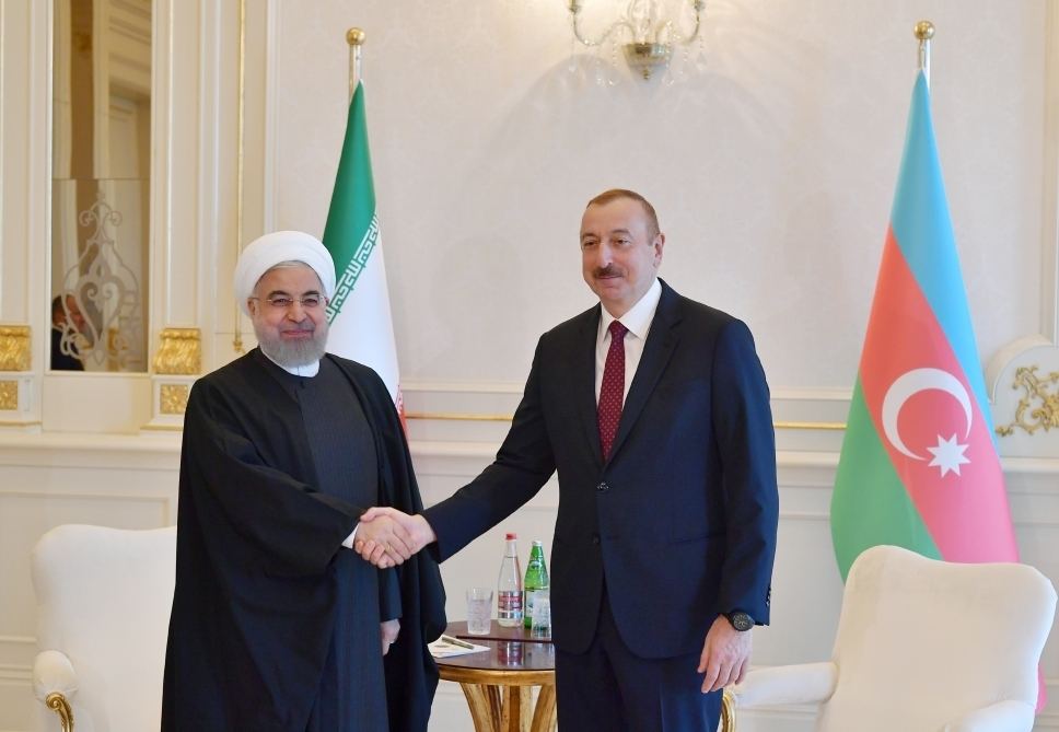 Əliyevlə Ruhani arasında danışıq oldu