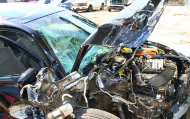 “Mercedes”lə traktor toqquşdu - Ölən və xəsarət alan var