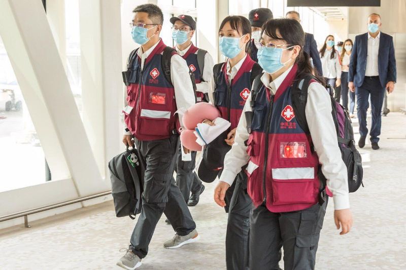 Çinin koronavirusa qarşı aparıcı həkimləri Bakıda - FOTO