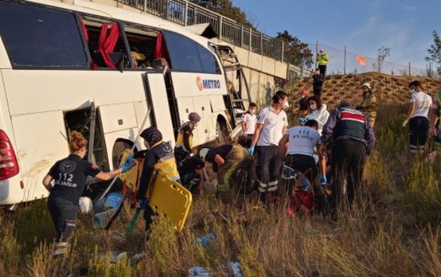 İstanbulda avtobus qəzası - 5 ölü, 25 yaralı