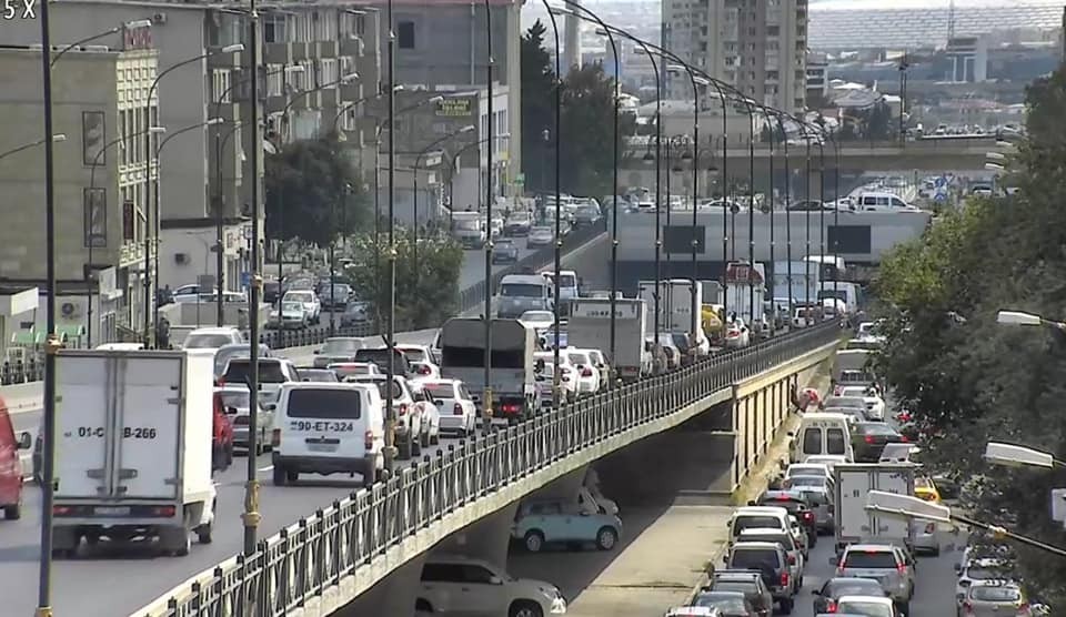 Ziya Bünyadov prospektindəki qəza tıxaca səbəb oldu - FOTO