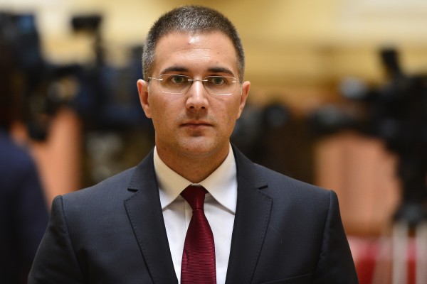Serbiyanın Daxili İşlər naziri Bakıda jurnalistlərə açıqlama verdi
