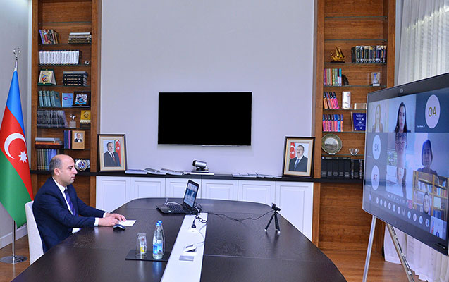 Nazir şagirdlərlə onlayn görüşdü