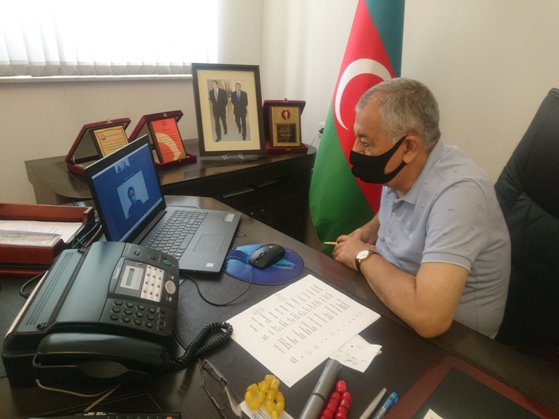 Vahid Əhmədov seçicilərini onlayn qəbul edib