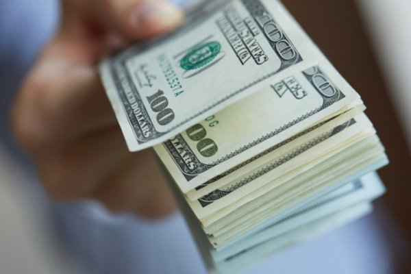 Dollar yeni həftəyə belə başlayacaq