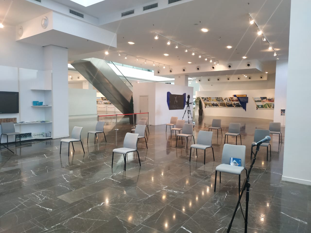 Brifinqdə karantin qaydalarına əməl olunmaması ilə bağlı iddialara CAVAB