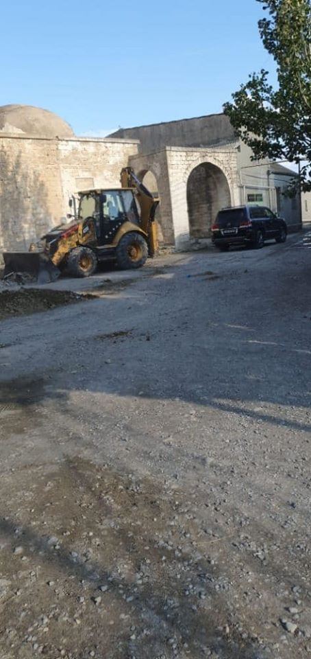 Bakıda zibilliyə çevrilən məscidin qarşısı təmizləndi - FOTO