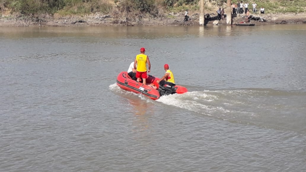 Özünü Kürə atan şəxs xilas edildi