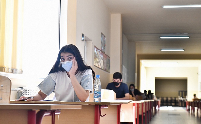 ÜST maska taxmaq üçün minimal yaşı AÇIQLADI