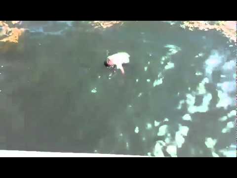 Bulvarda özünü dənizə atan qız belə xilas edildi - VİDEO