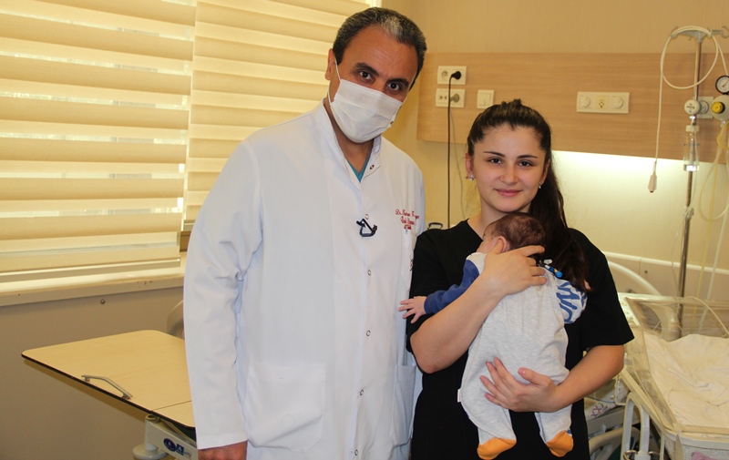 Bakıda yeni doğulmuş körpə üzərində unikal əməliyyat aparıldı 