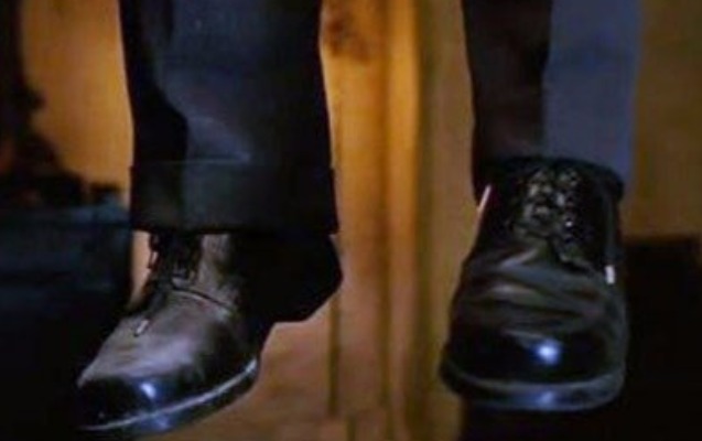 Bakıda vəkil özünü asdı