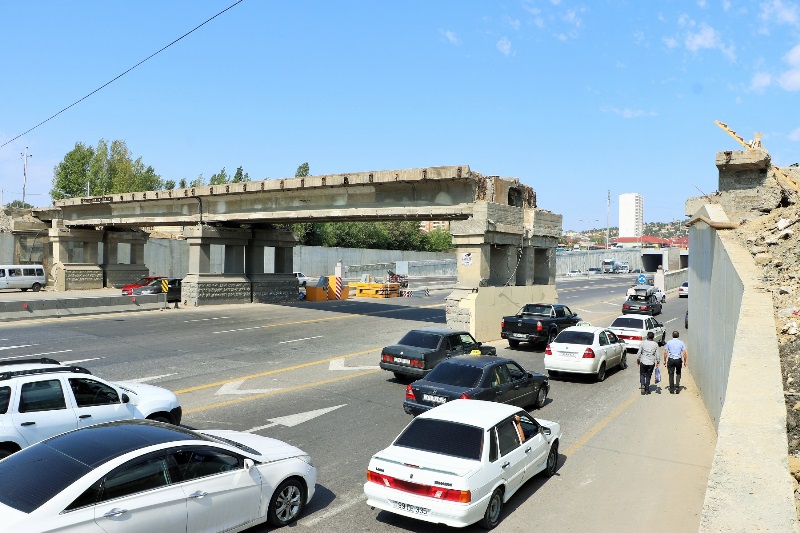 Xırdalan dairəsi yaxınlığındakı dəmir yolu körpüsü SÖKÜLÜR