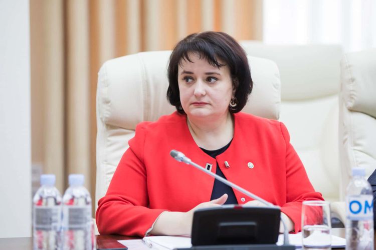 Səhiyyə naziri koronavirusa yoluxdu