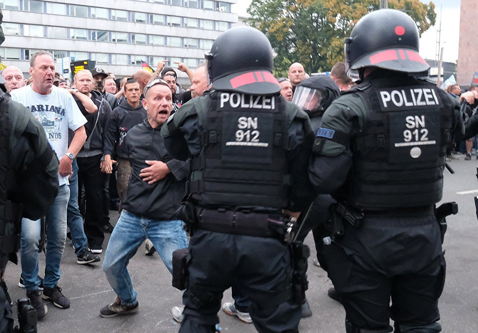 Almaniyada iğtişaşlarda 33 polis yaralandı