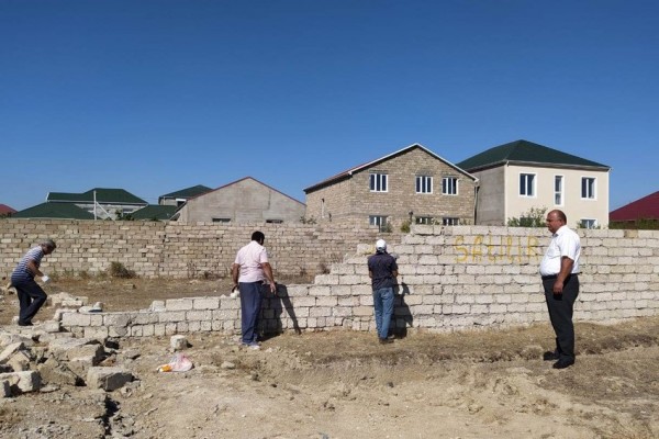 Bakıda tarixi abidənin ərazisinin zəbt olunmasının qarşısı alındı - FOTO