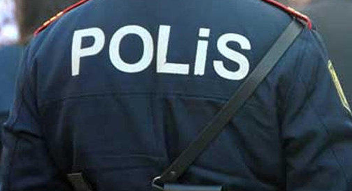 Anasını təhqir edən polis işdən qovuldu