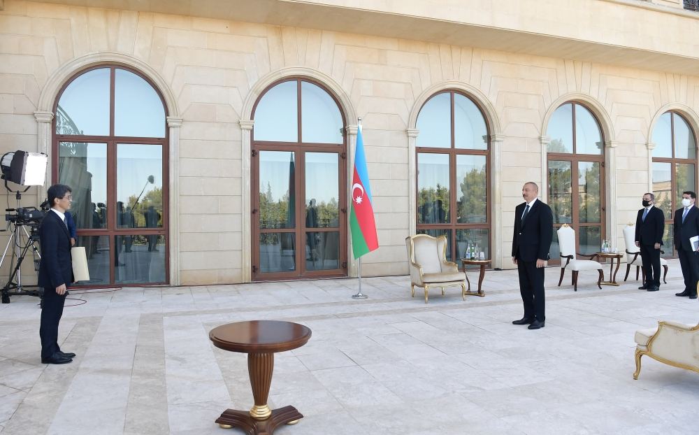İlham Əliyev iki yeni səfirin etimadnaməsini qəbul etdi