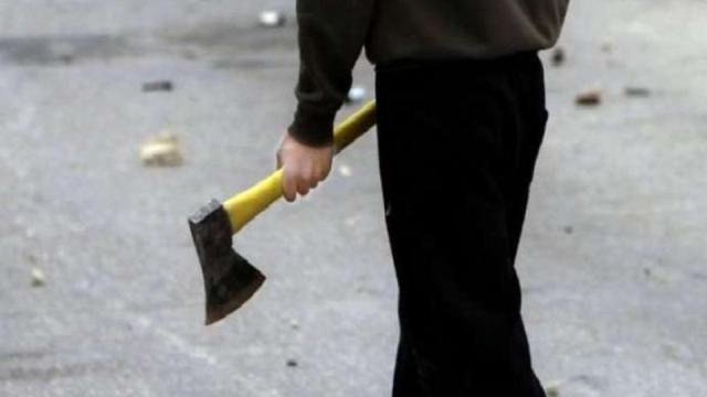 Sabirabadda ər arvadını baltalayaraq qətlə yetirdi