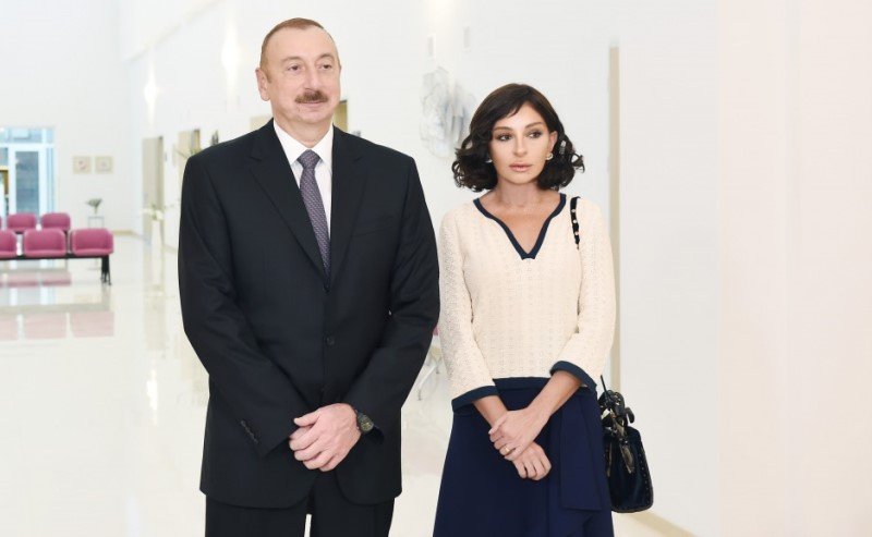 Prezident və birinci xanım AÇILIŞDA