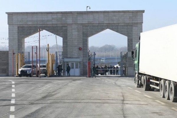 Daha 400 azərbaycanlı vətənə qayıtdı