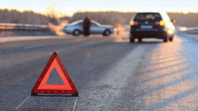 Avtomobil motosikletlə toqquşdu, ölən var