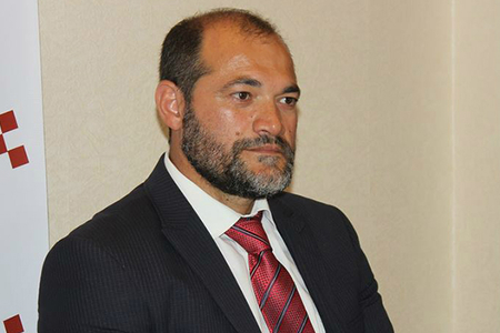Deputatla yol polisi arasında MÜBAHİSƏ  