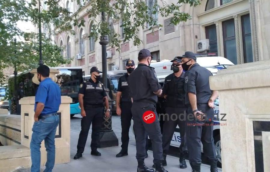 Polis niyə AMEA-nın ətrafına cəmləşib? - Akademiyadan AÇIQLAMA - FOTO 