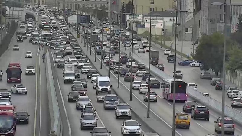Hazırda bu küçə və prospektlərdə tıxac var