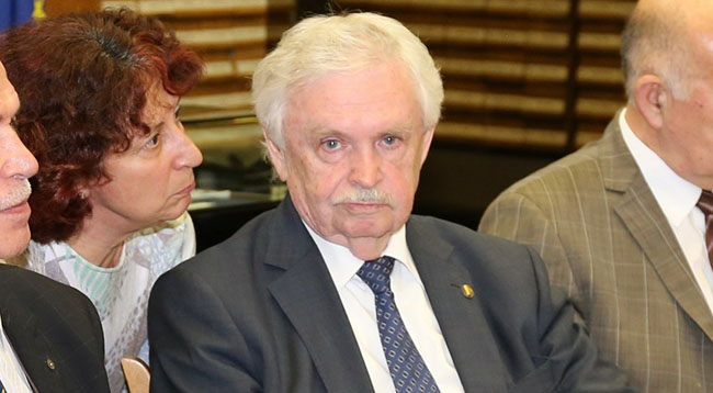 İlham Əliyev tanınmış yazıçını təltif etdi