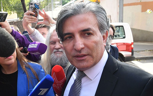Elman Paşayev başqasının mənzilini qanunsuz özəlləşdirməkdə ittiham olunur