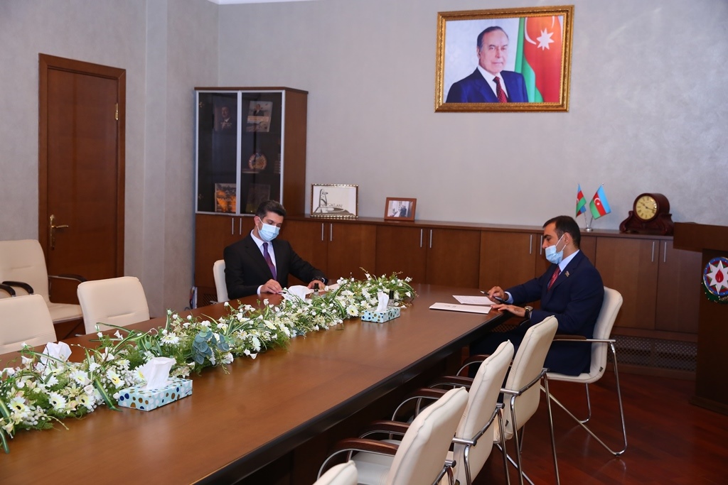 İcra başçısı deputatla birgə vətəndaşlarla növbəti onlayn qəbul keçirib - FOTO  