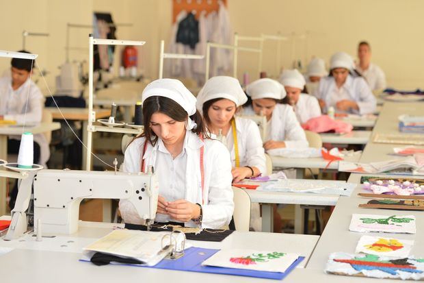 Peşə təhsilini seçən qadınların sayı artdı