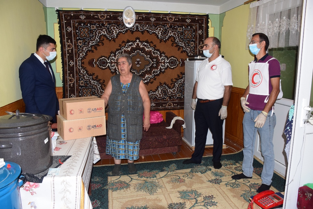 Naftalanda Azərbaycan Qızıl Aypara Cəmiyyəti tərəfindən aztəminatlı ailələrə yardım paylanılıb - FOTO  