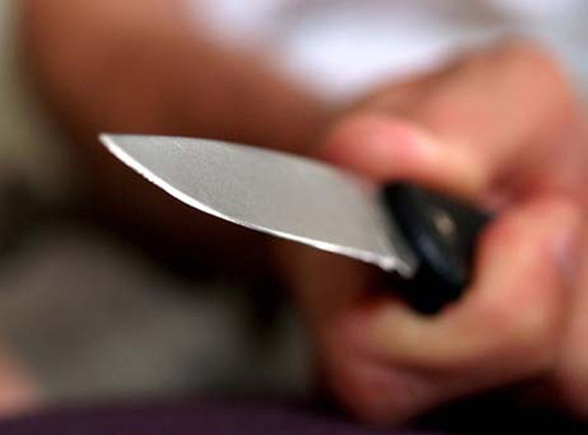 22 yaşlı gənc bıçaqlandı