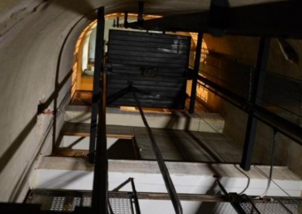 Abşeronda liftin 5 min manatlıq mühərriki oğurlandı