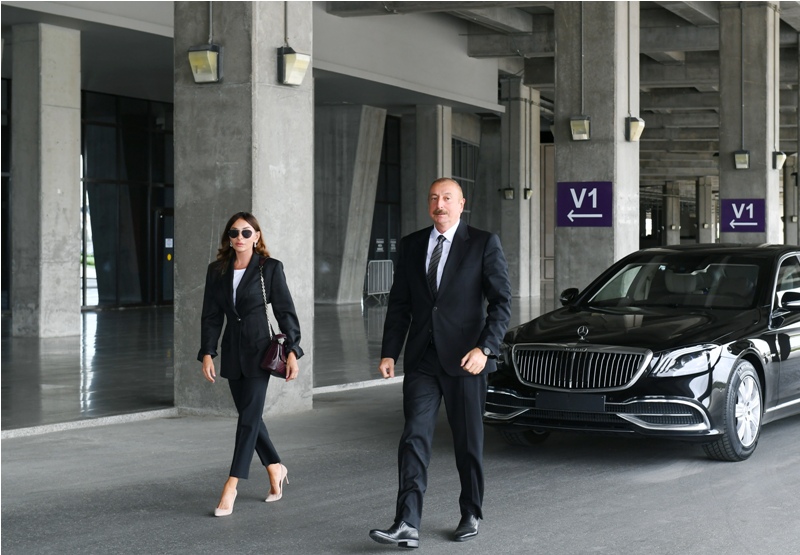 Prezident və birinci xanım yeni təcili yardım maşınları ilə tanış olublar - YENİLƏNİB