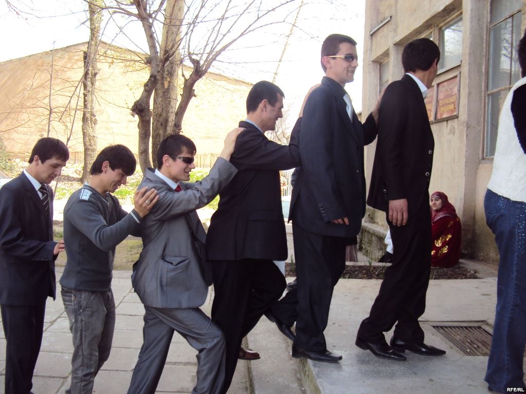 Bu kollecdə gözdən əlil abituriyentlər üçün qəbul yerləri ayrılıb