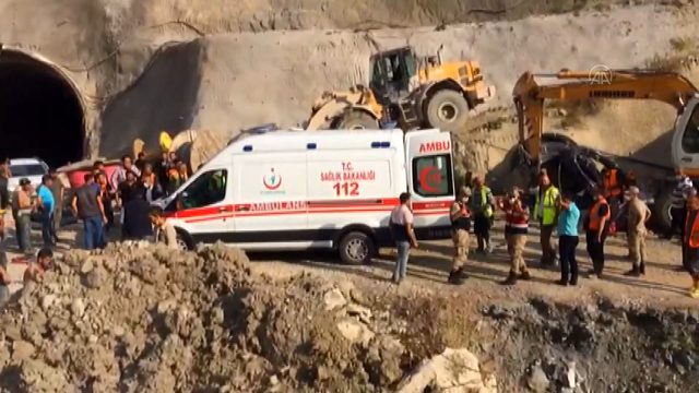 Türkiyədə tunel çökdü: Dağıntılar altından 11 nəfər çıxarıldı