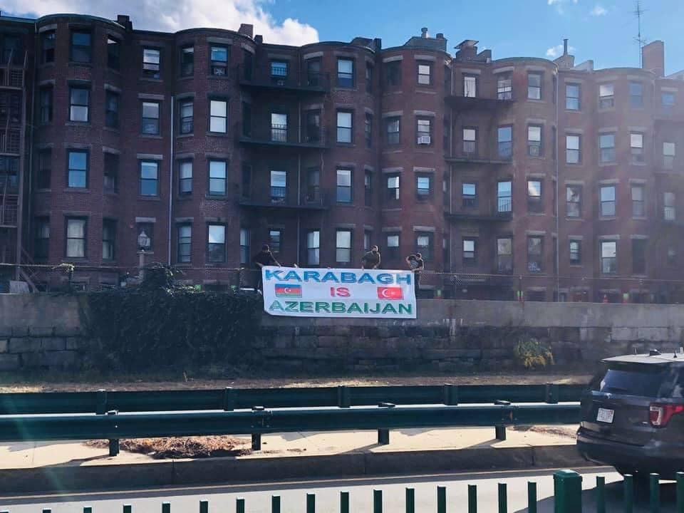Bostonda “Qarabağ Azərbaycandır” plakatı asılıb - FOTO