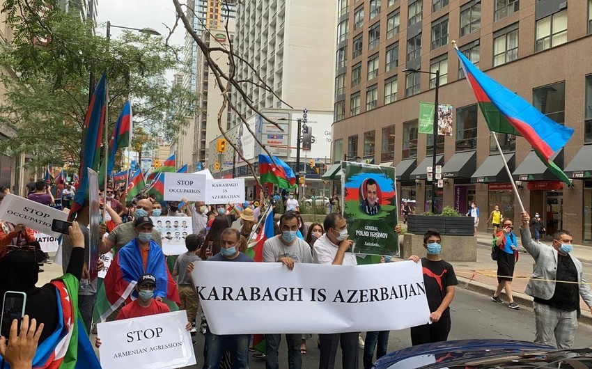 Kanadada yaşayan azərbaycanlılar Ermənistanın Gəncəni bombalamasını pislədi